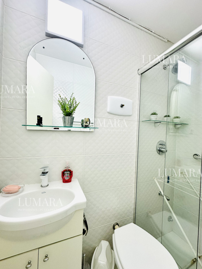 Apartamento ID.867 - Apartamento en alquiler de 2 dormitorios con 2 baños sobre Roosevelt, Punta del Este