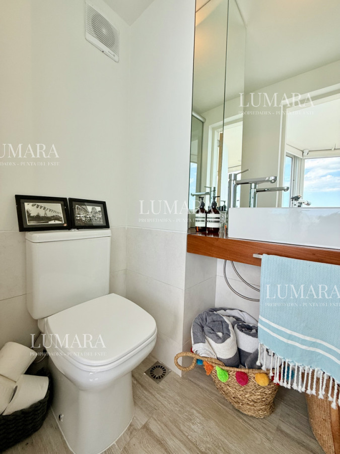 Apartamento ID.2949 - Apartamento Penthouse finamente decorado de 3 dormitorios con parrillero propio en venta, Roosevelt Brava, Punta del Este