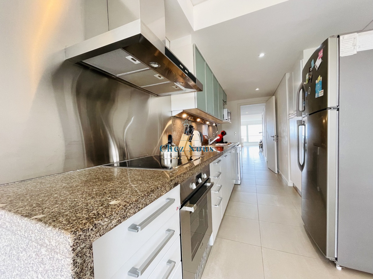 Apartamento ID.1088 - Alquiler temporario de Apartamento de 2 Dormitorios más Dependencia en Torre Le Parc, Playa Brava
