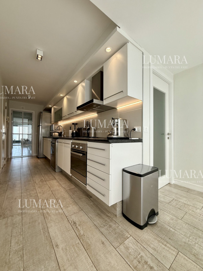 Apartamento ID.2949 - Apartamento Penthouse finamente decorado de 3 dormitorios con parrillero propio en venta, Roosevelt Brava, Punta del Este