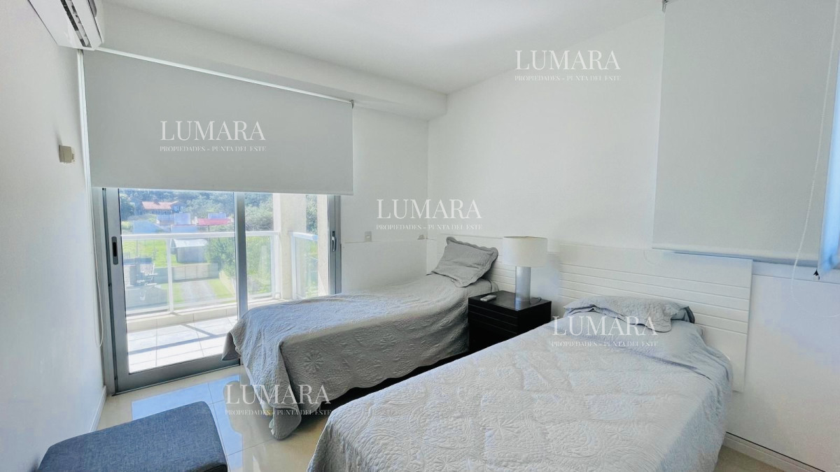 Apartamento ID.3143 - Apartamento de 3 Dormitorios en Primera Línea del Mar, Playa Brava Punta del Este
