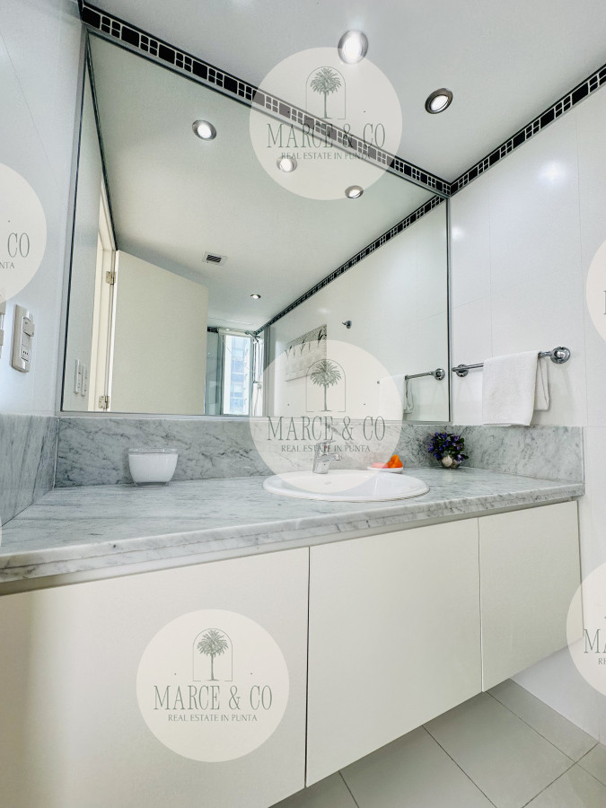 Apartamento ID.2198 - Oportunidad en Venta! Apartamento sobre playa Brava de 3 Dormitorios más Dependencia, Torre Le Parc
