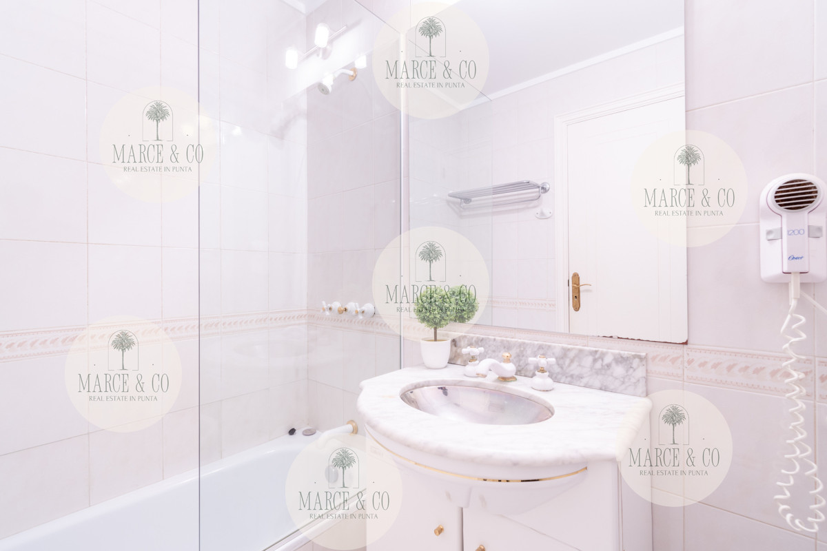 Apartamento ID.2235 - Venta y alquiler temporario de apartamento penthouse de tres dormitorios en playa Montoya