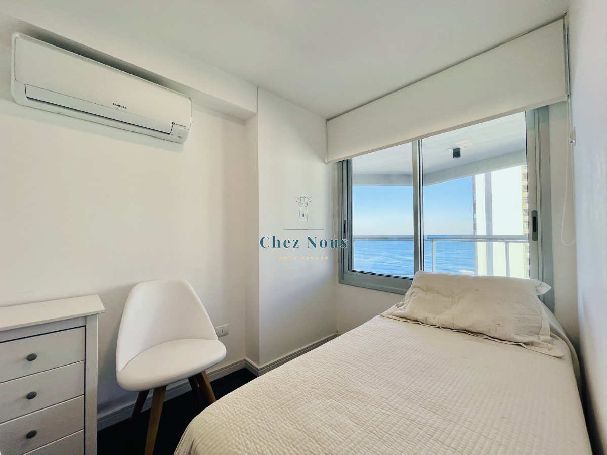Apartamento ID.956 - Apartamento de 3 Dormitorios y Dependencia, con Parrillero y Vista al Mar en Playa Brava, Punta del Este 