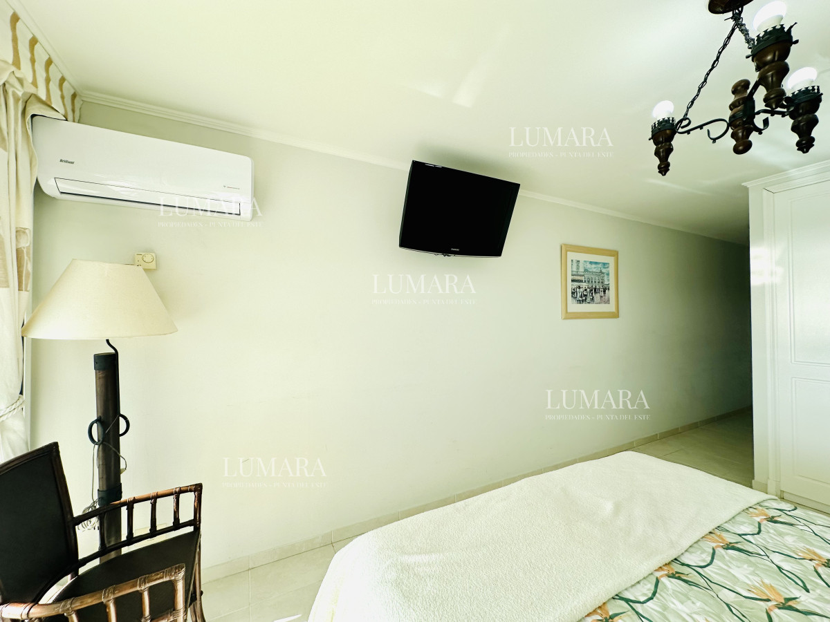 Apartamento ID.864 - Alquiler temporario de Apartamento de 2 suites sobre Playa Mansa, Primera Línea