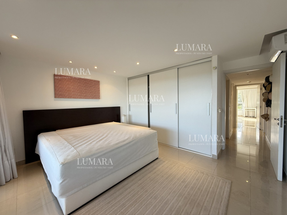 Apartamento ID.3189 - Venta de apartamento de 3 dormitorios sobre primera fila de Playa Brava, Punta del Este