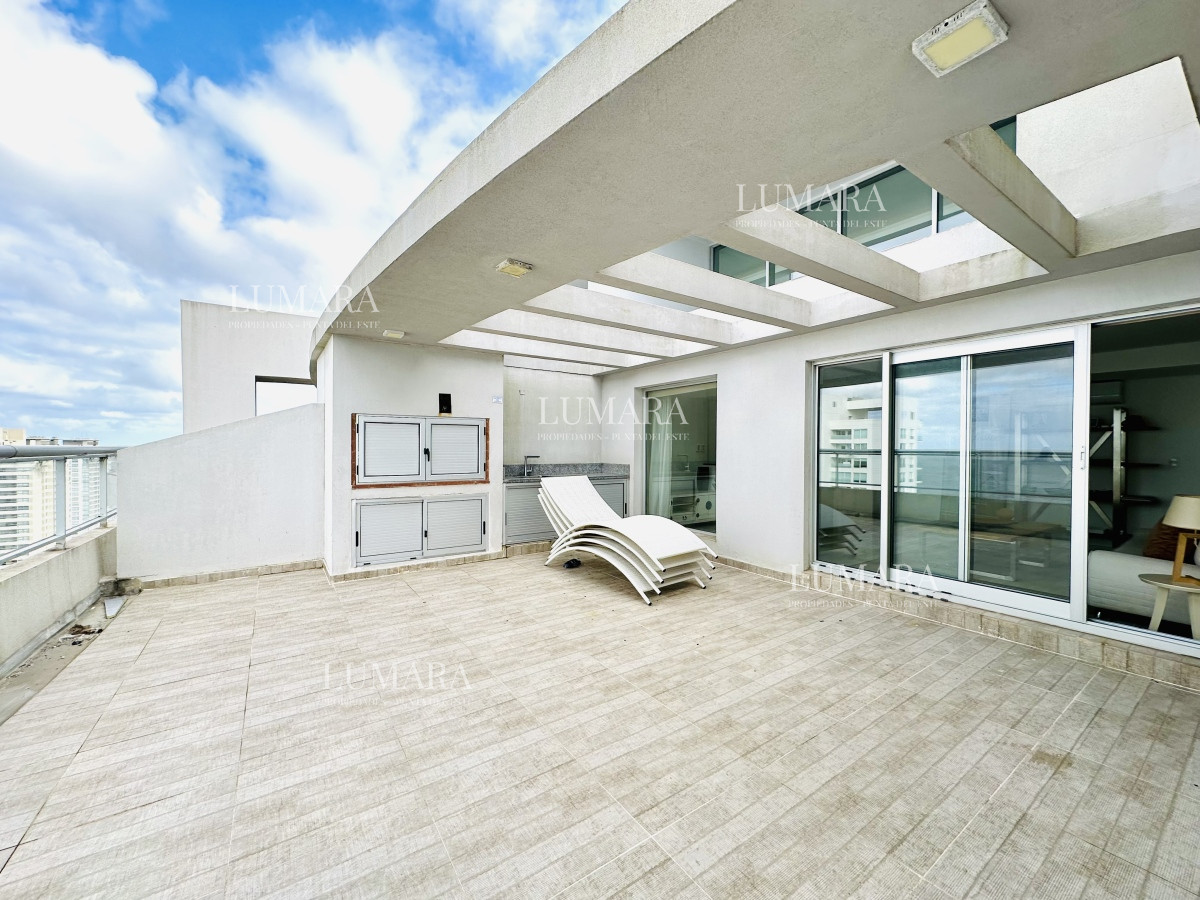 Apartamento ID.2687 - Venta de amplio penthouse con cuatro dormitorios más dependencia de servicio en torre premiun de Playa Brava, Punta del Este