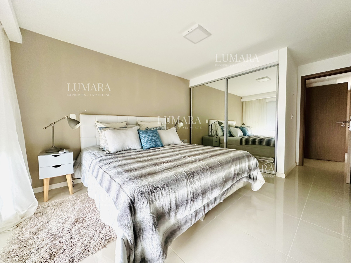 Apartamento ID.2687 - Venta de amplio penthouse con cuatro dormitorios más dependencia de servicio en torre premiun de Playa Brava, Punta del Este