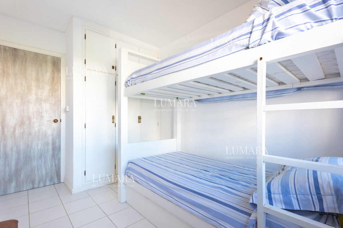 Apartamento ID.1234 - Apartamento de 2 Dormitorios frente al Mar, en Venta, Península de Punta del Este