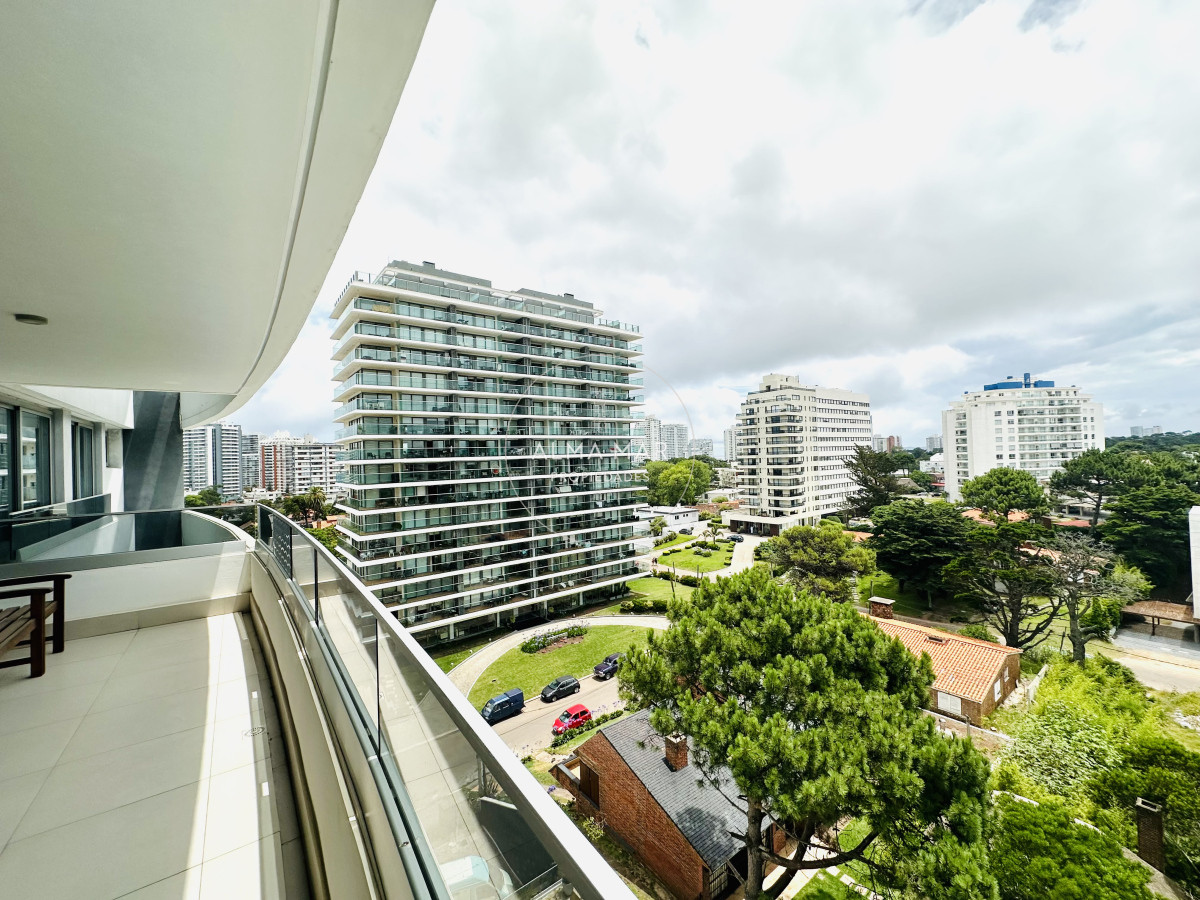 Apartamento ID.584 - Apartamento de 2 Dormitorios en Venta a metros de playa Brava, Punta del Este