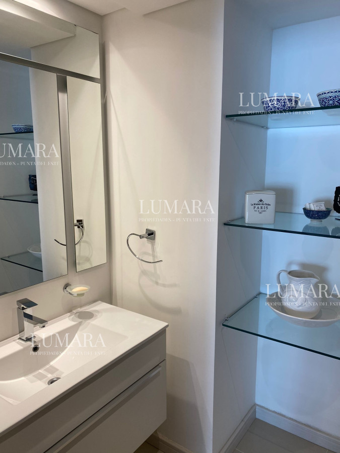 Apartamento ID.2731 - Venta de gran apartamento de 3 dormitorios con parrillero propio en Playa Brava, Punta del Este