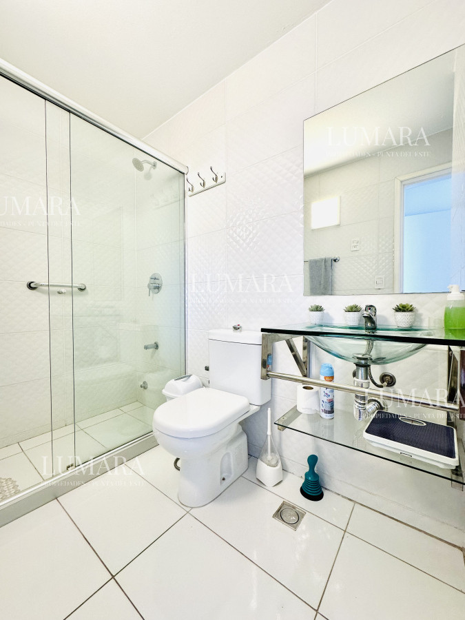 Apartamento ID.867 - Apartamento en alquiler de 2 dormitorios con 2 baños sobre Roosevelt, Punta del Este