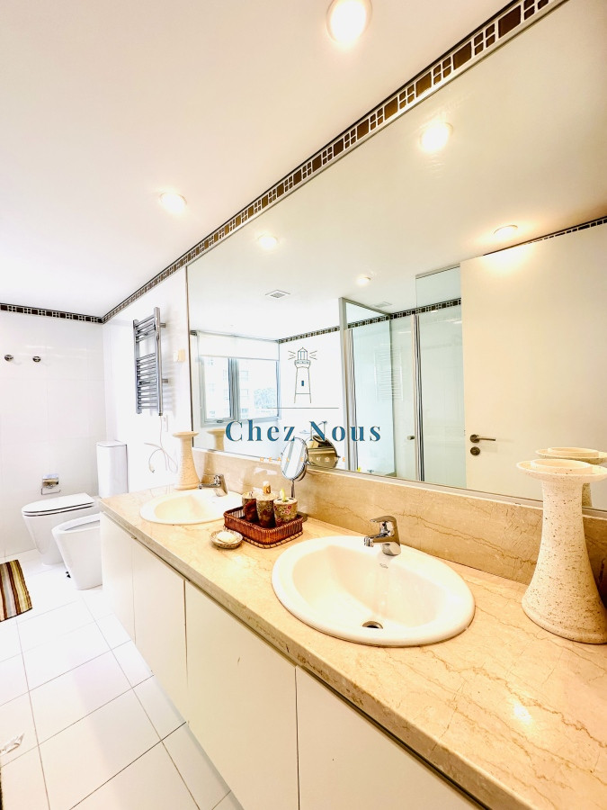 Apartamento ID.1000 - Oportunidad en Venta y Alquiler temporal de maravilloso departamento esquinero en Torre Le Parc, Playa Brava, Punta del Este