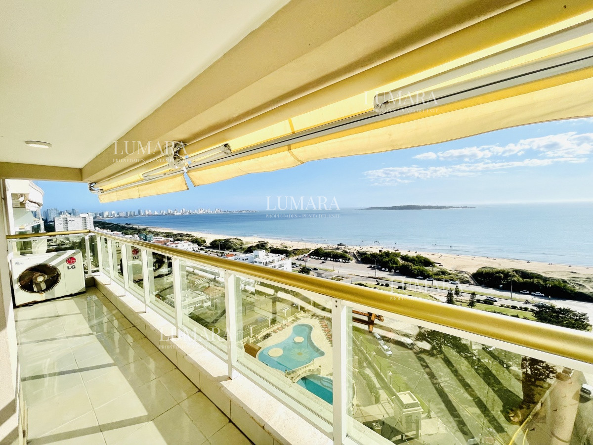 Apartamento ID.1385 - Venta de Excelente apartamento en alquiler temporario de tres dormitorios más dependencia de servicio, Playa Mansa, Punta del Este