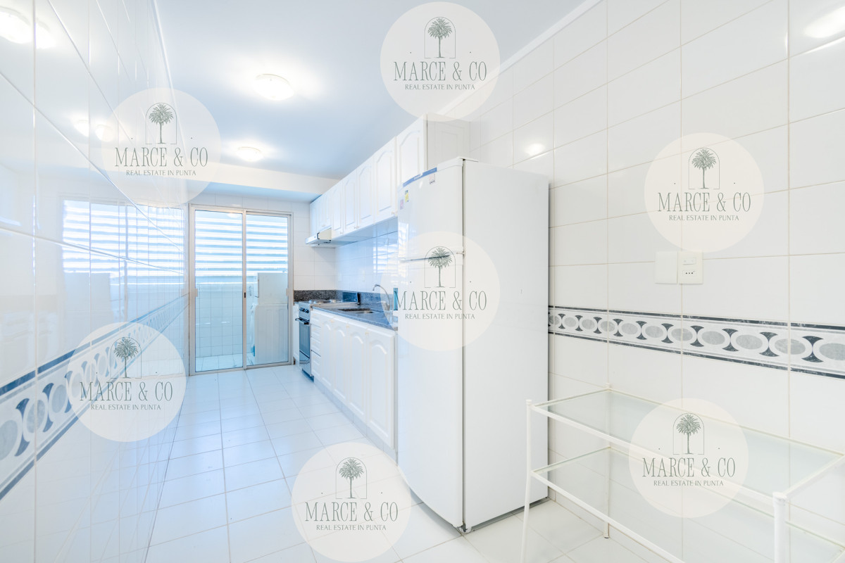 Apartamento ID.2235 - Venta y alquiler temporario de apartamento penthouse de tres dormitorios en playa Montoya