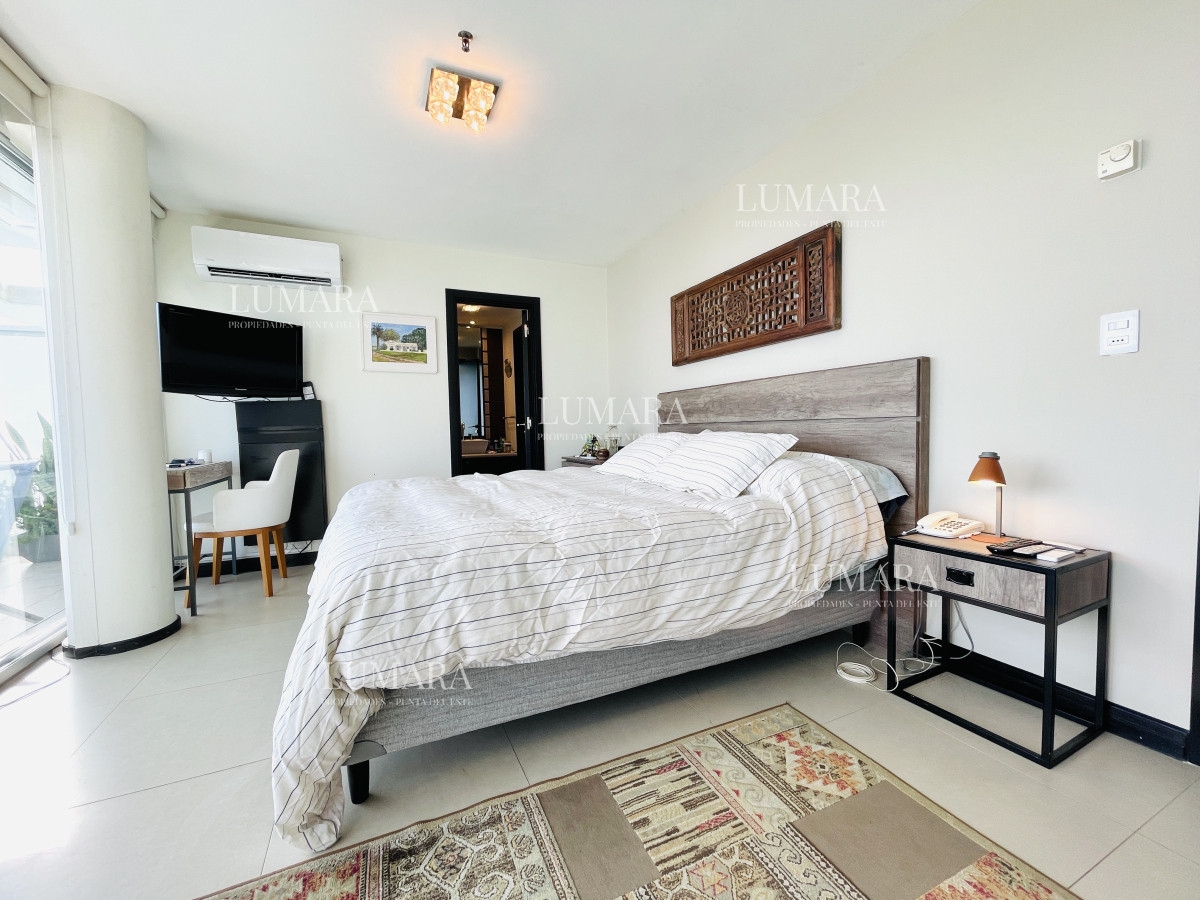 Apartamento ID.1619 - Venta de Excelente Penthouse de 2 Dormitorios y Parrillero con vistas a Playa Mansa, Punta del Este