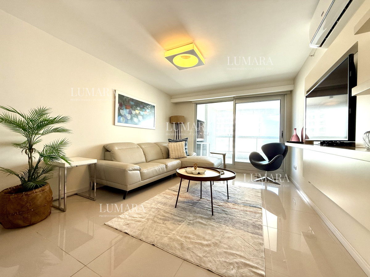 Apartamento ID.2467 - Apartamento de 3 Dormitorios + Dependencia y Parrillero en Frente a Playa Brava, Punta del Este