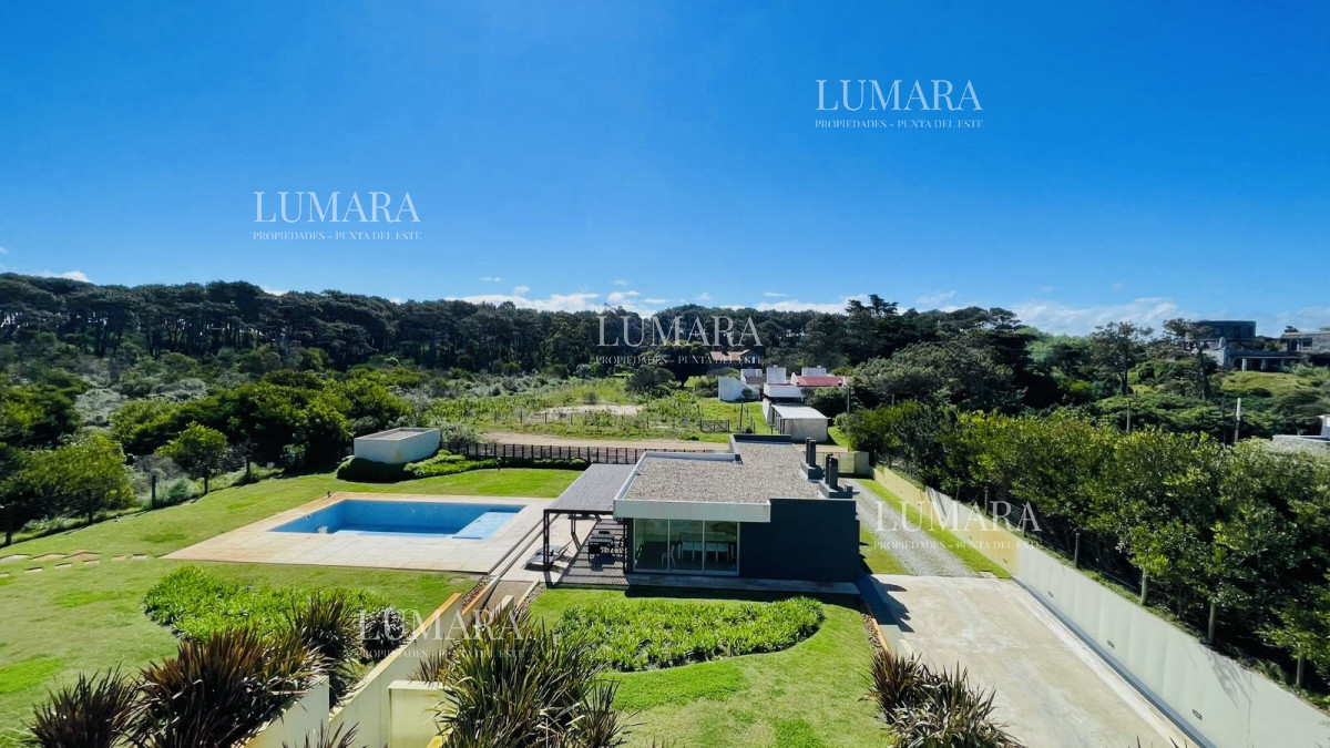 Apartamento ID.3143 - Apartamento de 3 Dormitorios en Primera Línea del Mar, Playa Brava Punta del Este