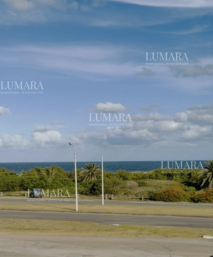 Apartamento ID.3189 - Venta de apartamento de 3 dormitorios sobre primera fila de Playa Brava, Punta del Este