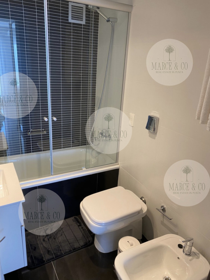 Apartamento ID.2548 - Alquiler temporal de apartamento piso alto de 2 dormitorios más servicio en playa brava 