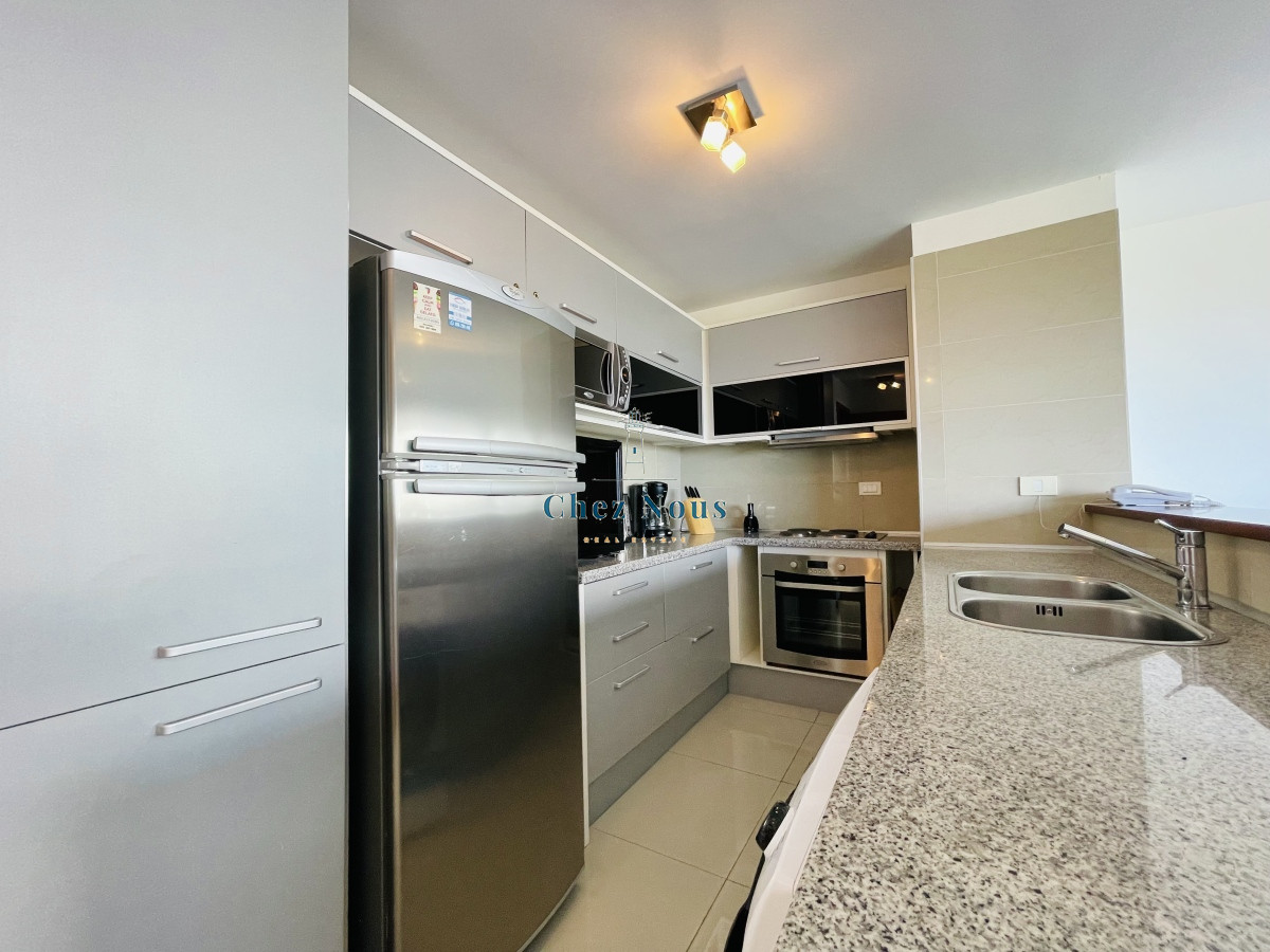 Apartamento ID.897 - Apartamento de 2 Dormitorios y Parrillero Frente a Playa Brava, Punta del Este