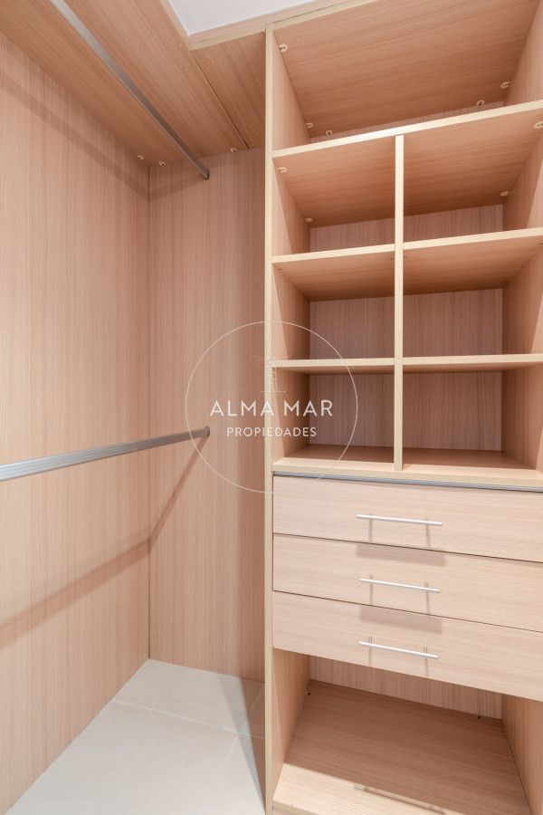 Apartamento ID.1099 - Venta y alquiler de departamento con tres dormitorios mas dependencia de servicio en torre Le Parc playa Brava, Punta del Este