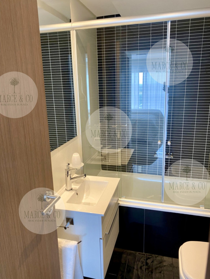 Apartamento ID.2548 - Alquiler temporal de apartamento piso alto de 2 dormitorios más servicio en playa brava 