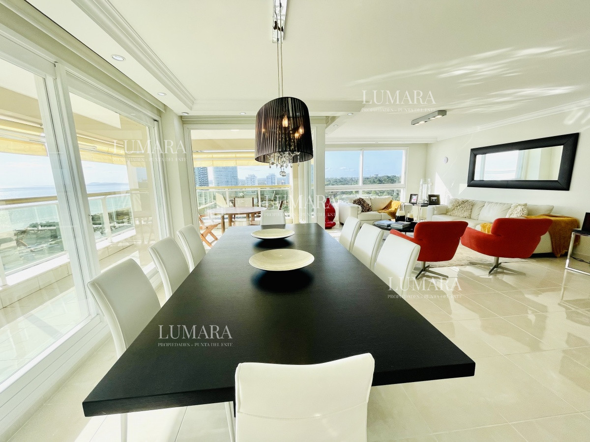 Apartamento ID.1385 - Venta de Excelente apartamento en alquiler temporario de tres dormitorios más dependencia de servicio, Playa Mansa, Punta del Este