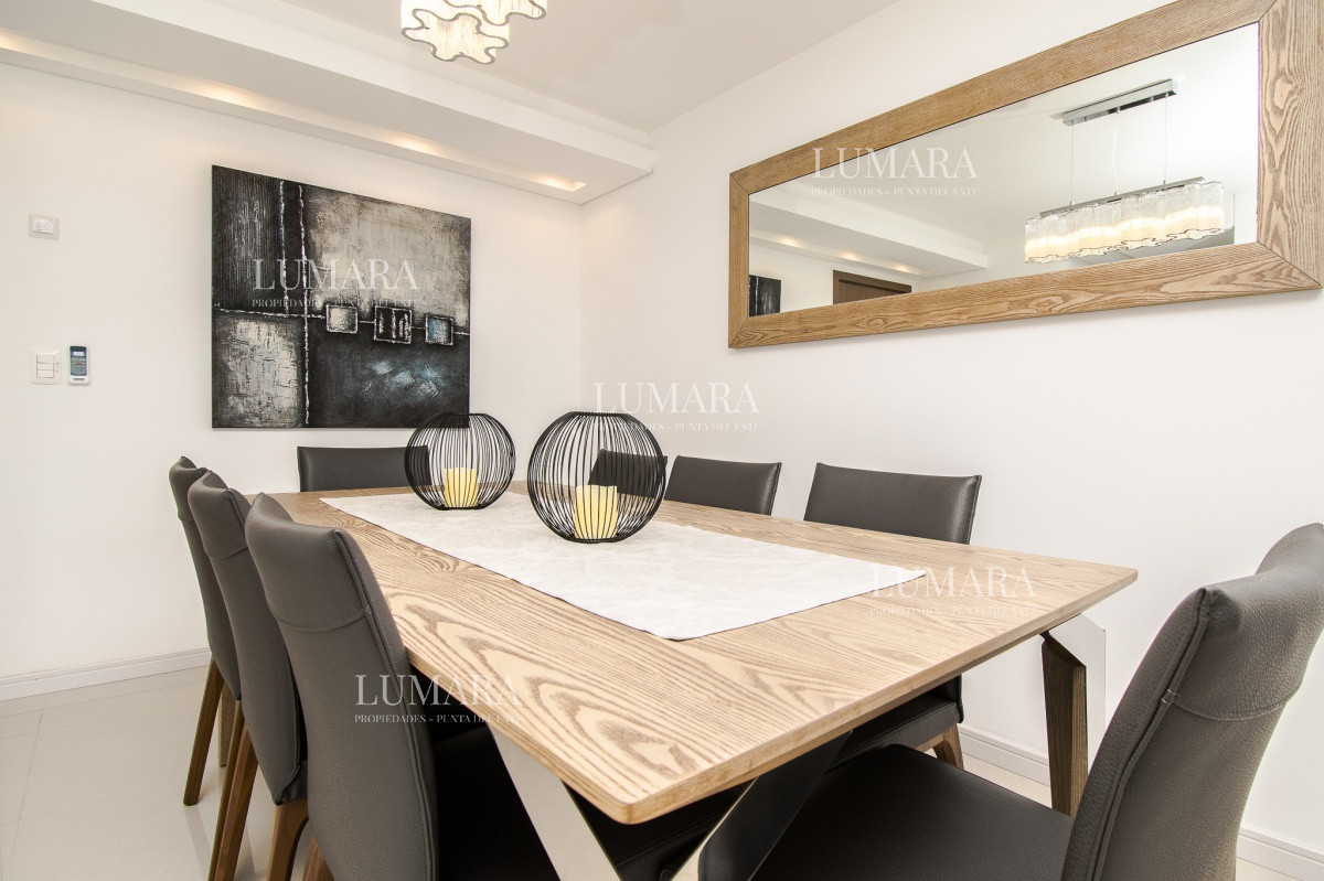 Apartamento ID.2467 - Apartamento de 3 Dormitorios + Dependencia y Parrillero en Frente a Playa Brava, Punta del Este