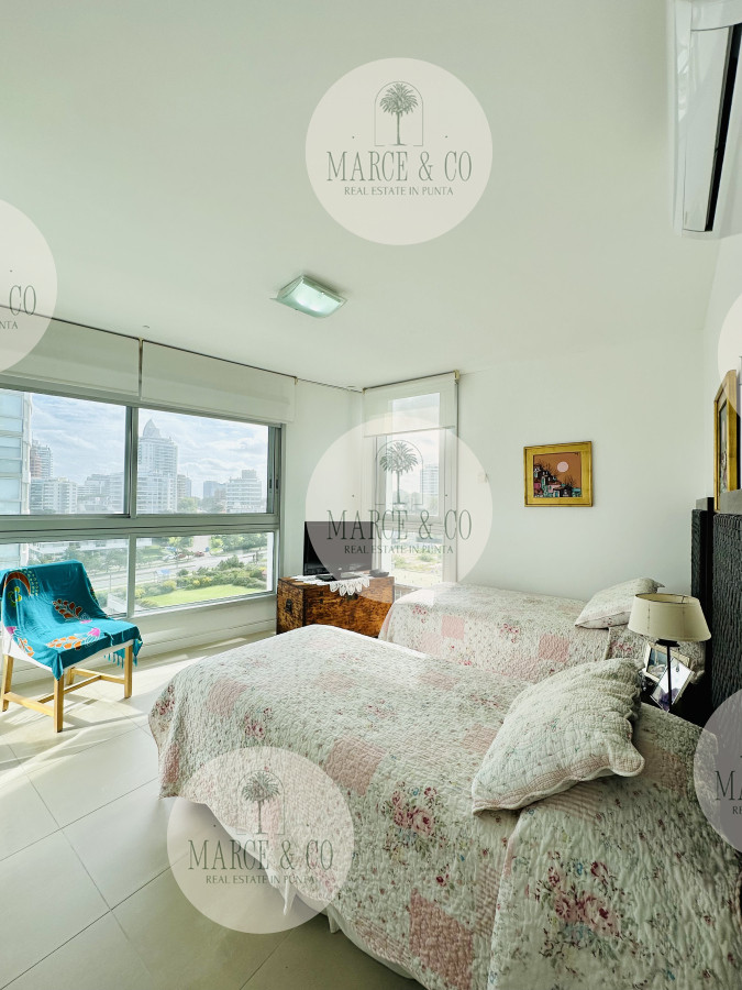 Apartamento ID.2198 - Oportunidad en Venta! Apartamento sobre playa Brava de 3 Dormitorios más Dependencia, Torre Le Parc