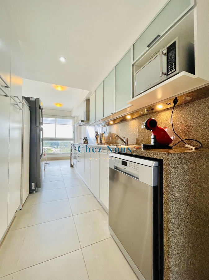 Apartamento ID.1088 - Alquiler temporario de Apartamento de 2 Dormitorios más Dependencia en Torre Le Parc, Playa Brava
