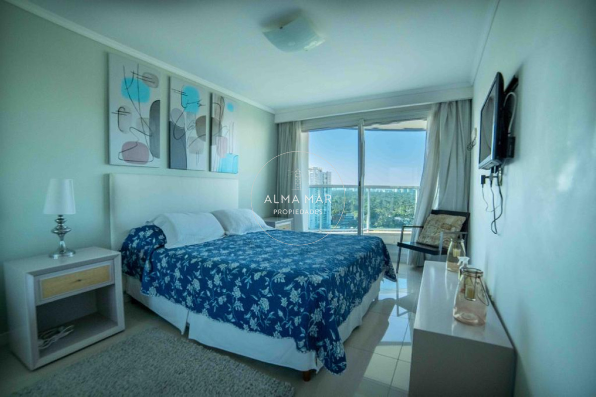 Apartamento ID.868 - Moderno Apartamento de 2 Dormitorios en Venta, Playa Mansa 
