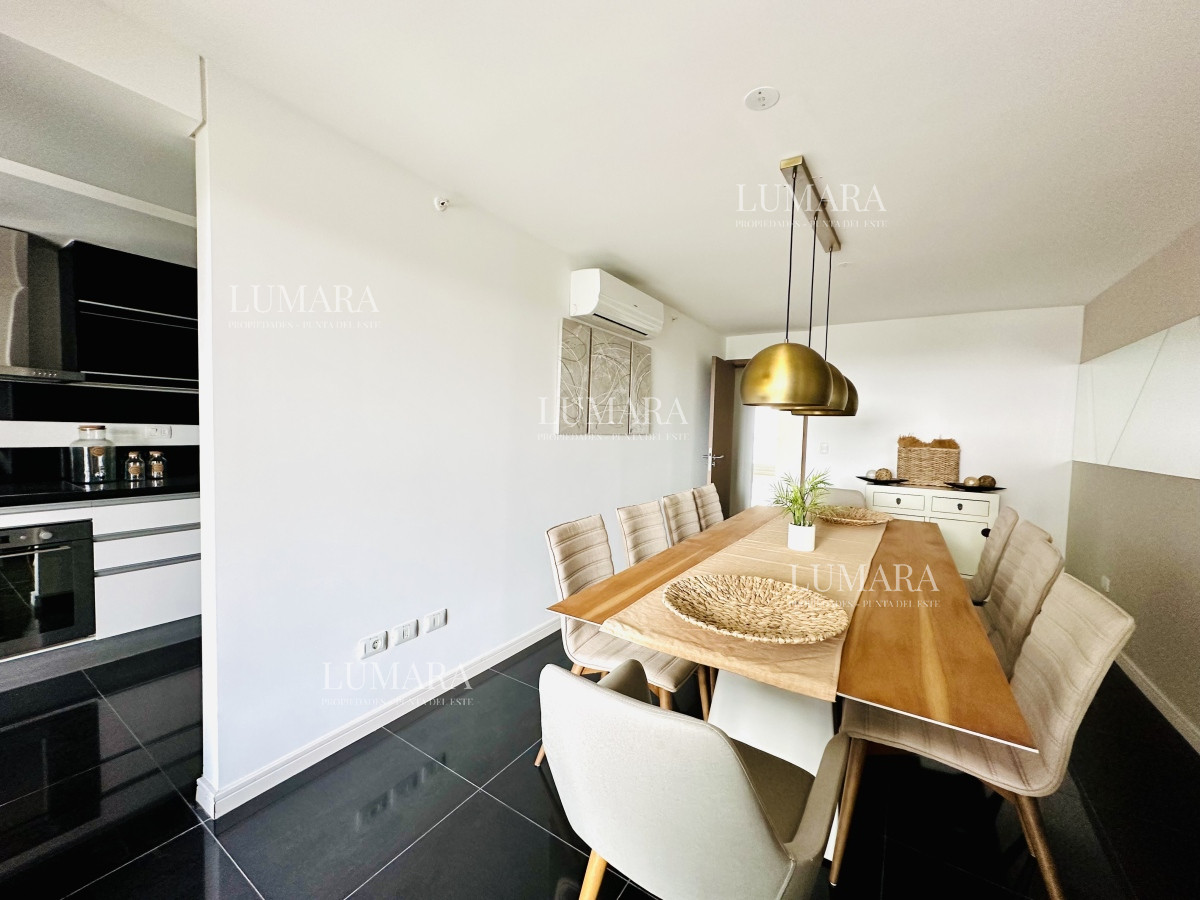 Apartamento ID.2687 - Venta de amplio penthouse con cuatro dormitorios más dependencia de servicio en torre premiun de Playa Brava, Punta del Este