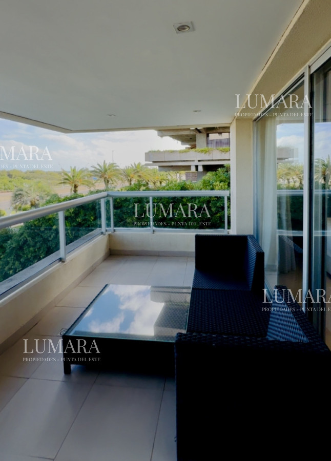 Apartamento ID.3189 - Venta de apartamento de 3 dormitorios sobre primera fila de Playa Brava, Punta del Este