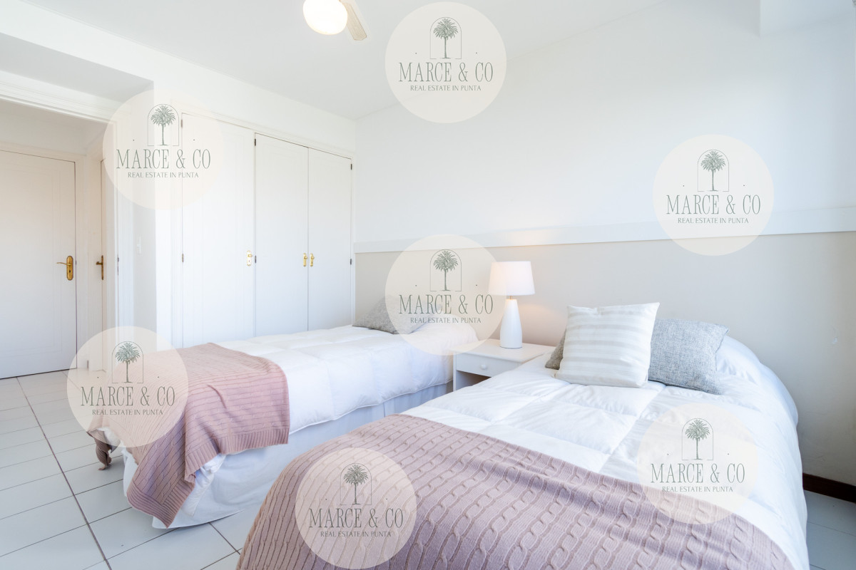 Apartamento ID.2235 - Venta y alquiler temporario de apartamento penthouse de tres dormitorios en playa Montoya