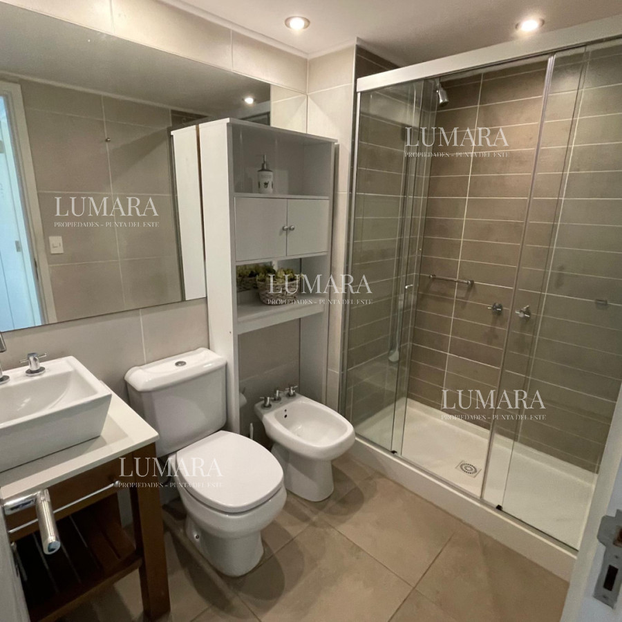 Apartamento ID.3524 - Apartamento luminoso con variedad de servicios en venta, 3 dormitorios, zona Roosevelt Playa Brava