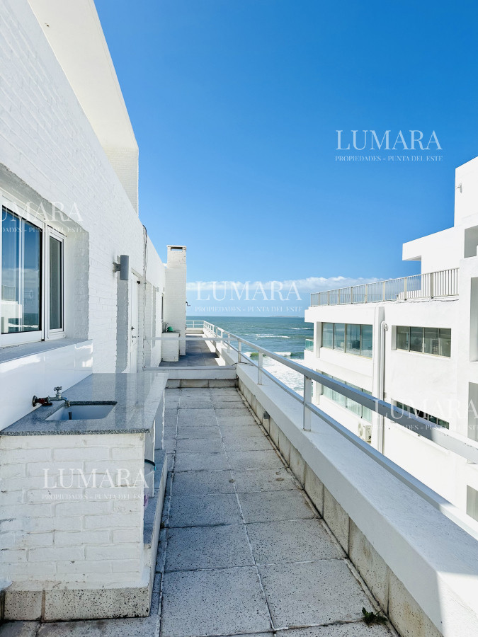 Apartamento ID.556 - Alquiler y venta de apartamento con vista al Mar en Península de 3 dormitorios más dependencia