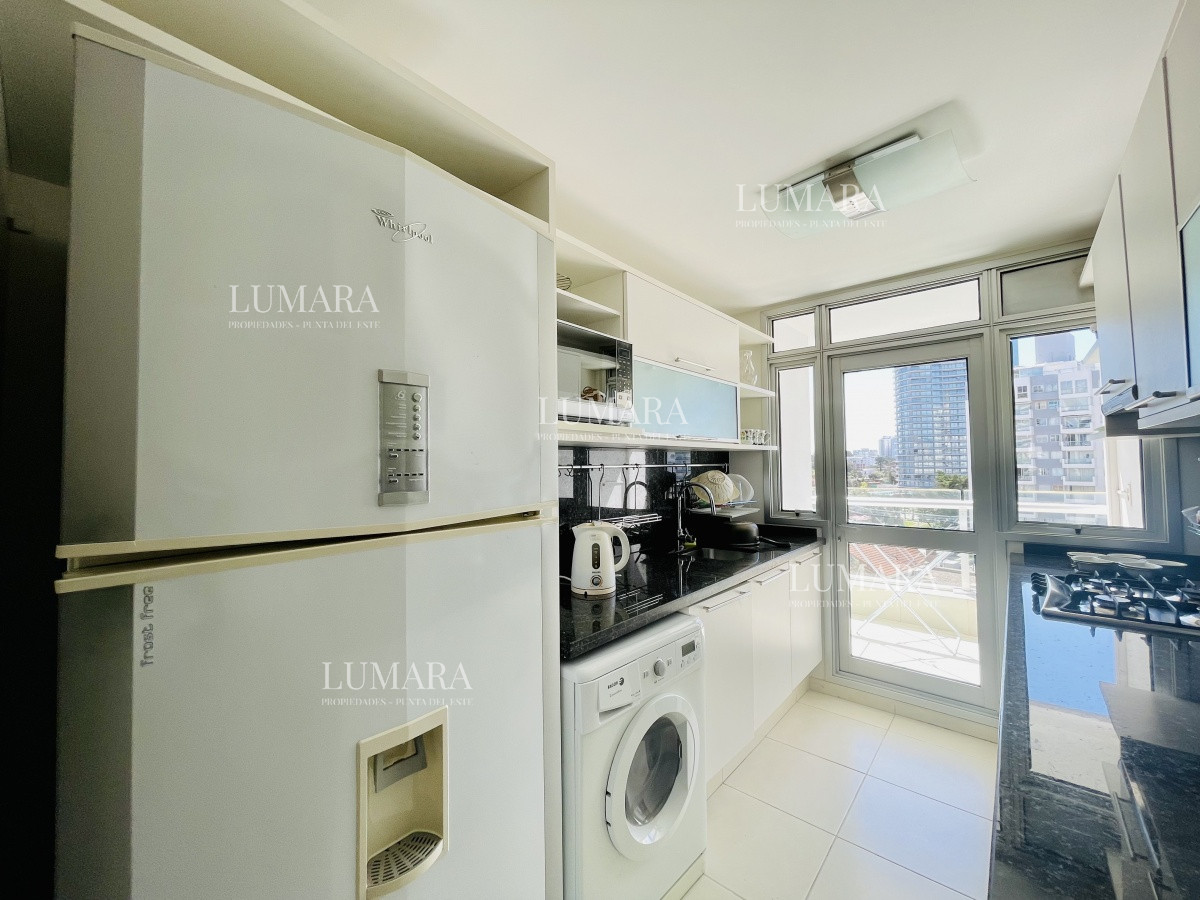 Apartamento ID.3342 - Apartamento de 2 Dormitorios a metros del mar y torre moderna, playa Mansa, Punta del Este
