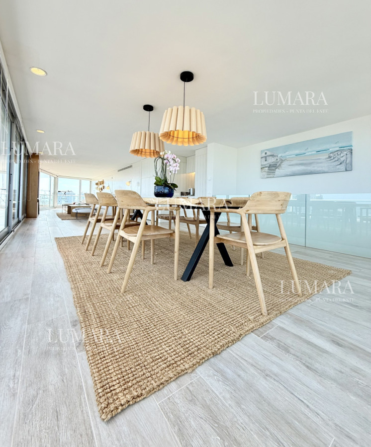 Apartamento ID.2949 - Apartamento Penthouse finamente decorado de 3 dormitorios con parrillero propio en venta, Roosevelt Brava, Punta del Este