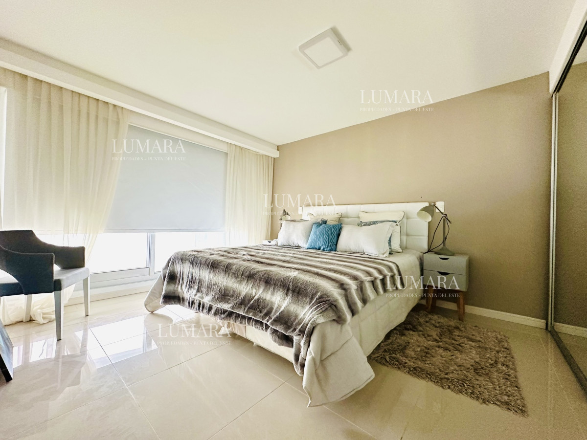 Apartamento ID.2687 - Venta de amplio penthouse con cuatro dormitorios más dependencia de servicio en torre premiun de Playa Brava, Punta del Este