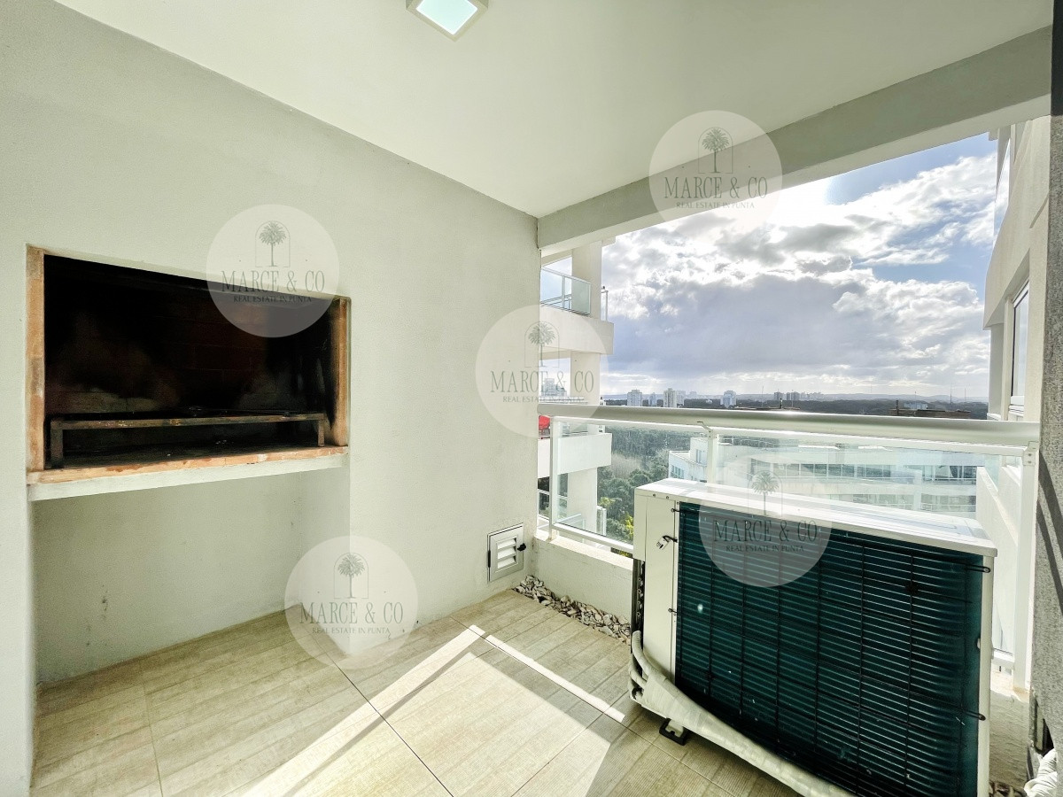 Apartamento ID.2430 - Apartamento de 2 Dormitorios y Parrillero con Vista al Mar en Playa Brava, Look Tower