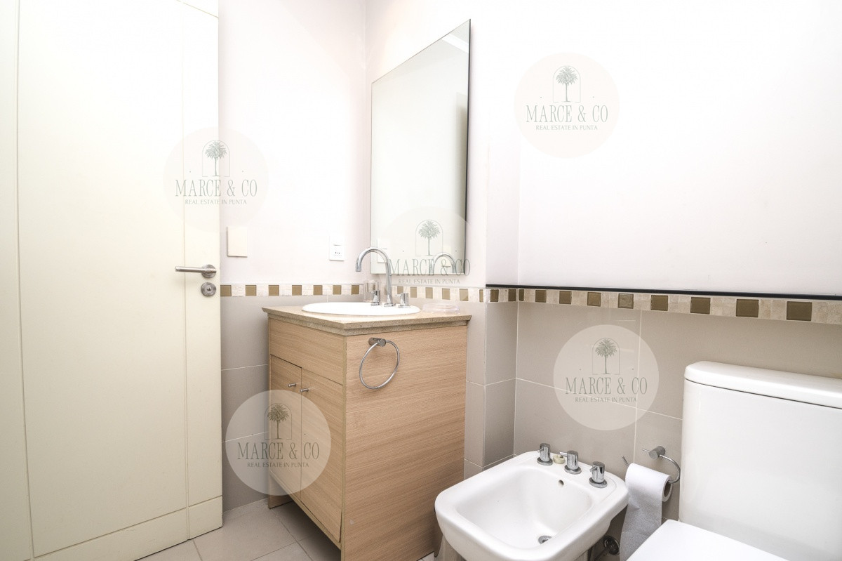 Apartamento ID.2126 - Oportunidad en Venta! Apartamento de 2 Dormitorios en Ocean Drive, Punta del Este