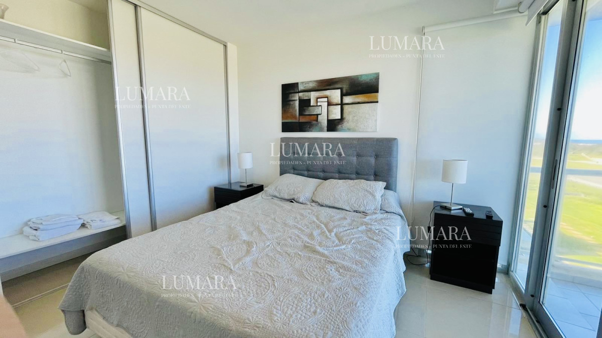 Apartamento ID.3143 - Apartamento de 3 Dormitorios en Primera Línea del Mar, Playa Brava Punta del Este