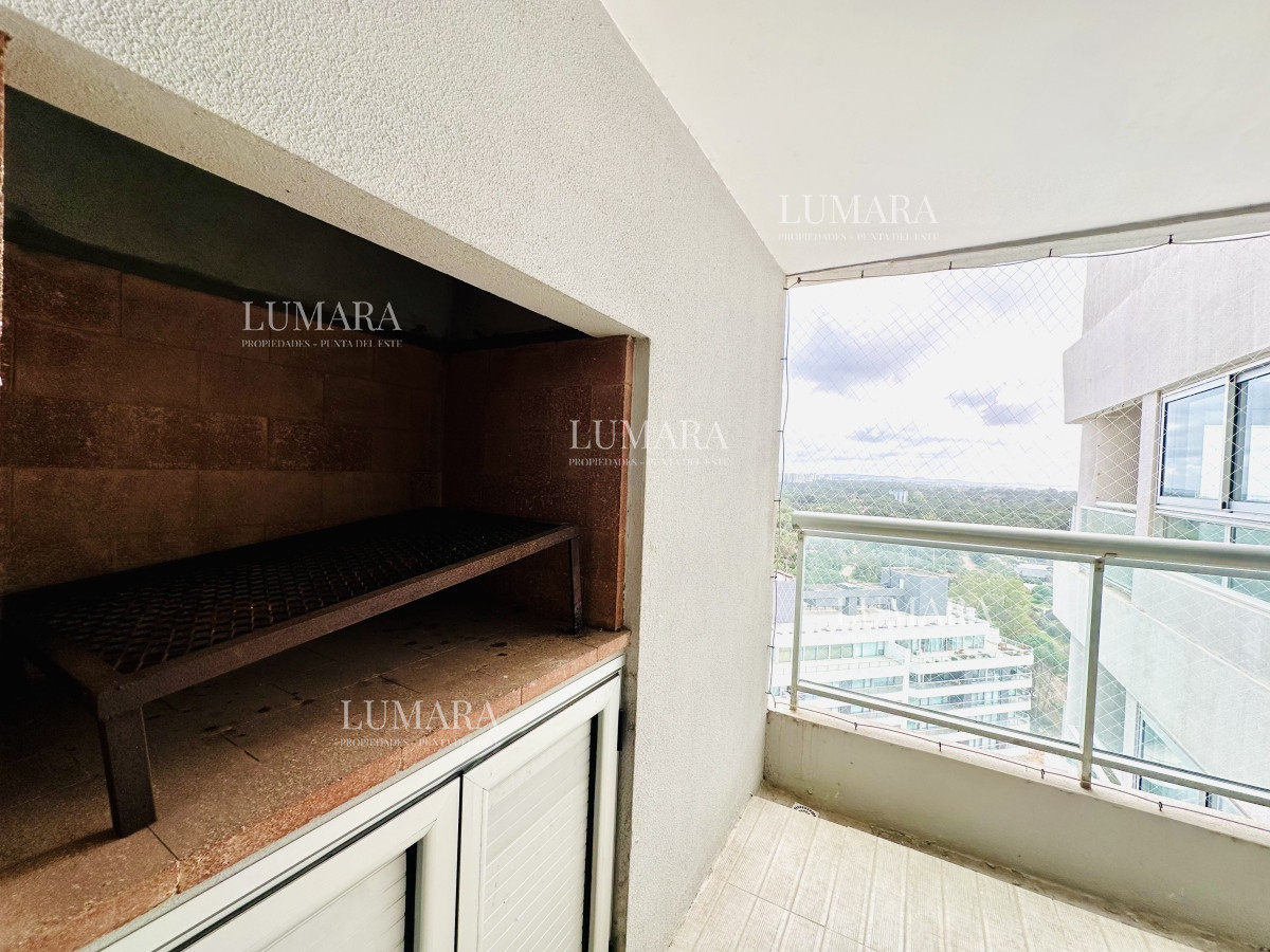 Apartamento ID.2687 - Venta de amplio penthouse con cuatro dormitorios más dependencia de servicio en torre premiun de Playa Brava, Punta del Este