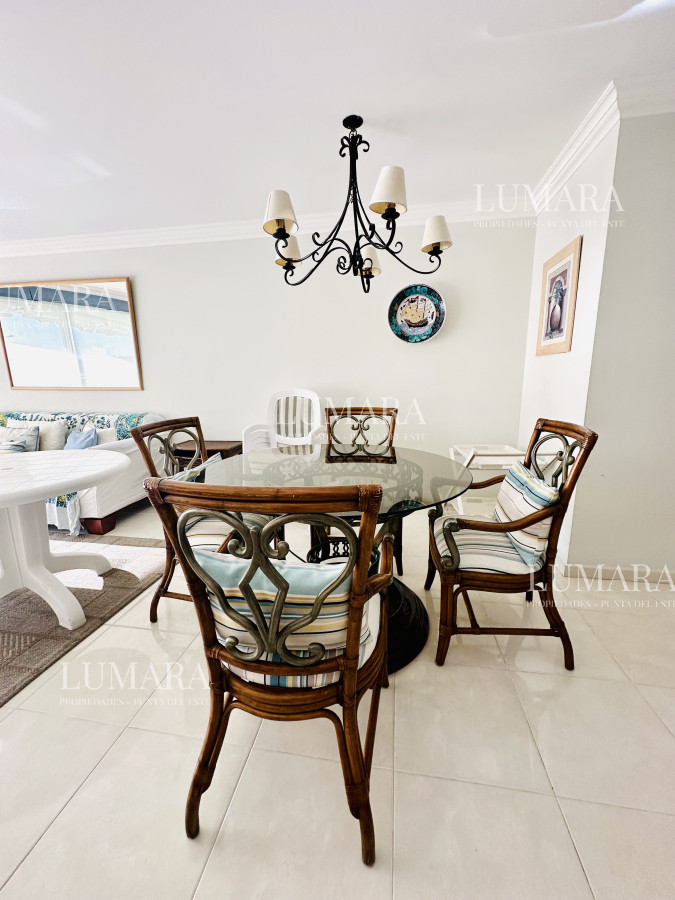 Apartamento ID.864 - Alquiler temporario de Apartamento de 2 suites sobre Playa Mansa, Primera Línea