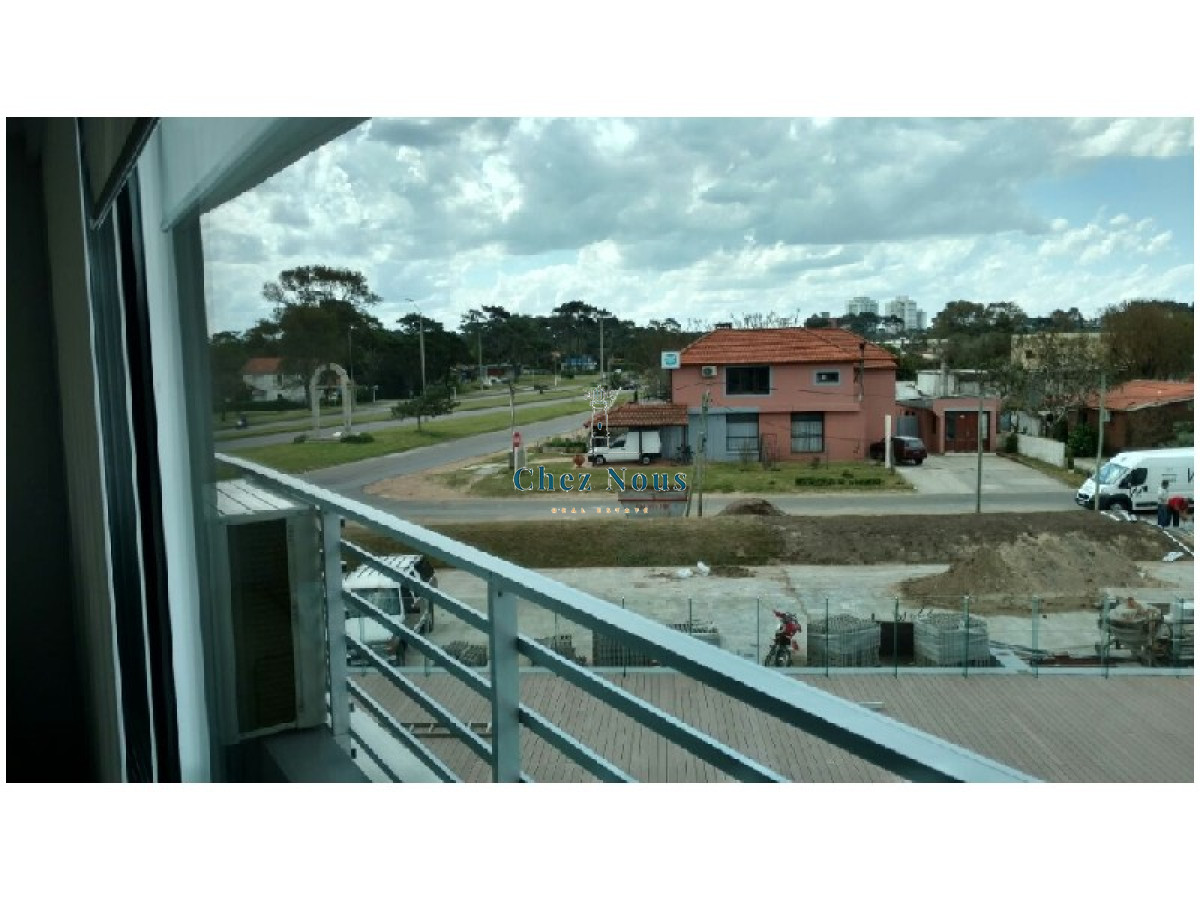 Apartamento ID.1221 - Alquiler temporal de apartamento de dos dormitorios con dos baños en Playa Mansa, Punta del Este