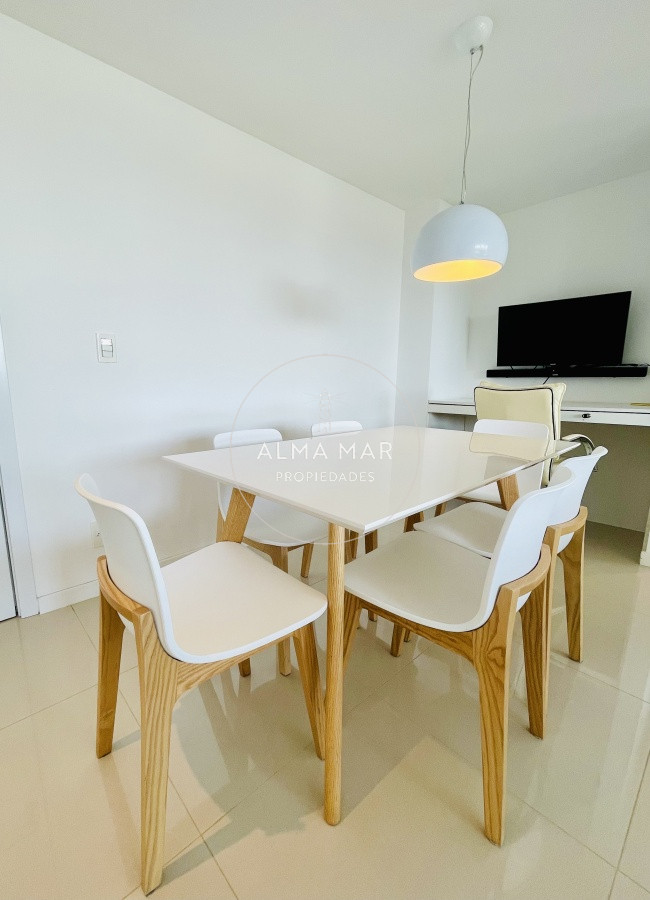 Apartamento ID.584 - Apartamento de 2 Dormitorios en Venta a metros de playa Brava, Punta del Este