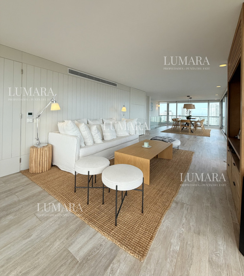 Apartamento ID.2949 - Apartamento Penthouse finamente decorado de 3 dormitorios con parrillero propio en venta, Roosevelt Brava, Punta del Este