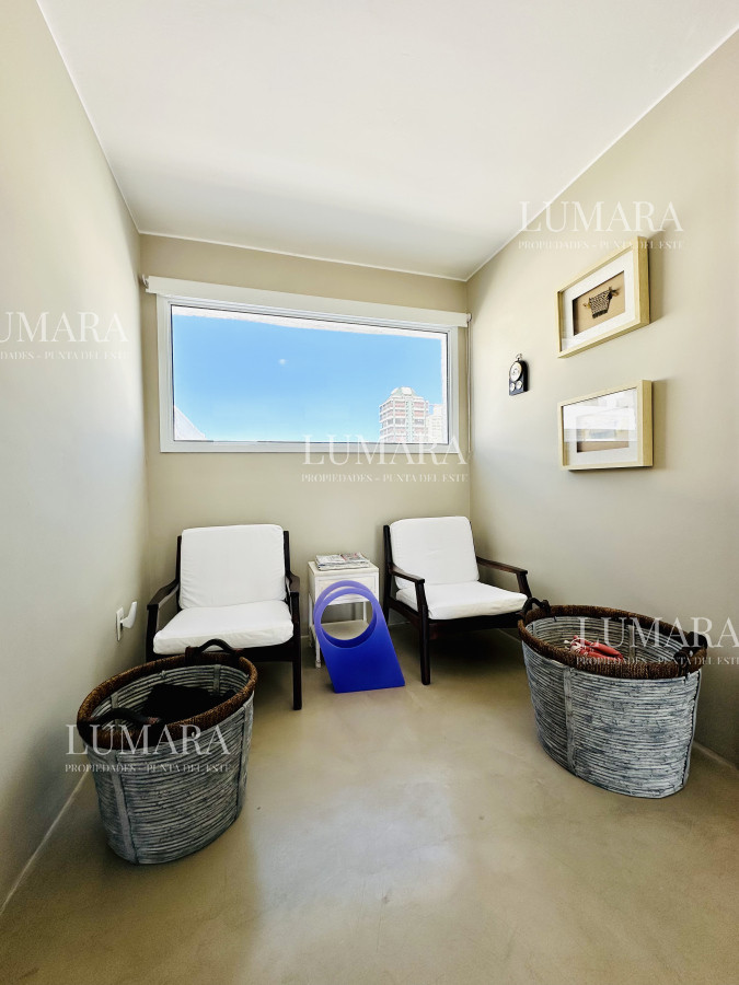 Apartamento ID.556 - Alquiler y venta de apartamento con vista al Mar en Península de 3 dormitorios más dependencia