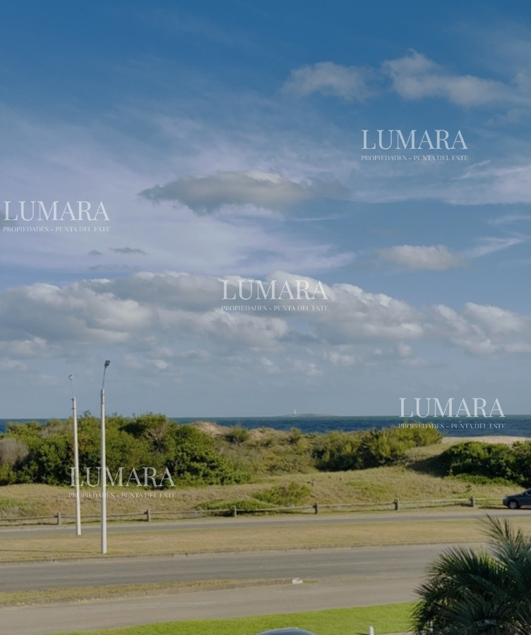 Apartamento ID.3189 - Venta de apartamento de 3 dormitorios sobre primera fila de Playa Brava, Punta del Este